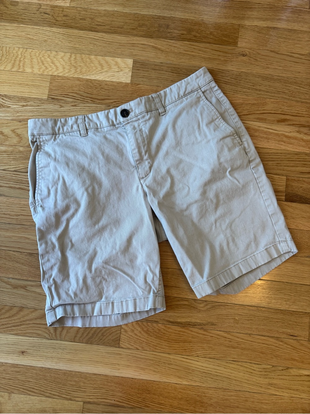 Hawker Rye light beige men’s shorts